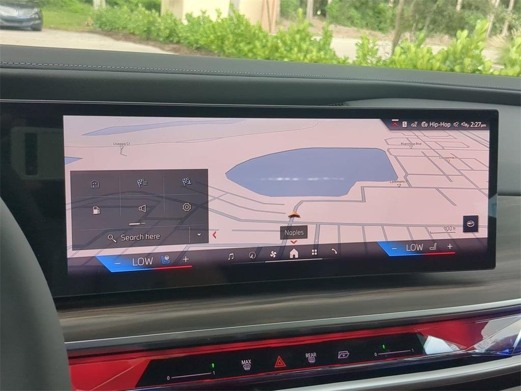 new 2025 BMW 760 car, priced at $132,825