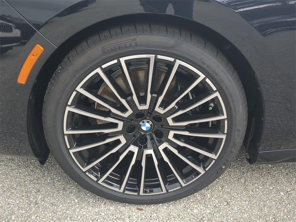 new 2025 BMW 760 car, priced at $132,825