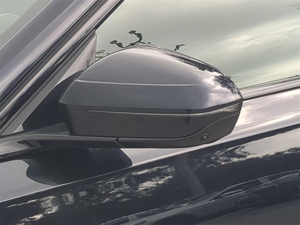 new 2025 BMW 760 car, priced at $132,825