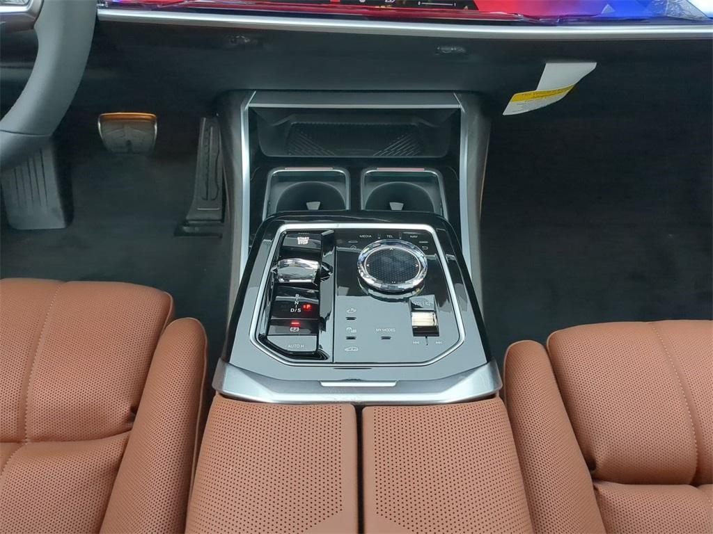 new 2025 BMW 760 car, priced at $132,825