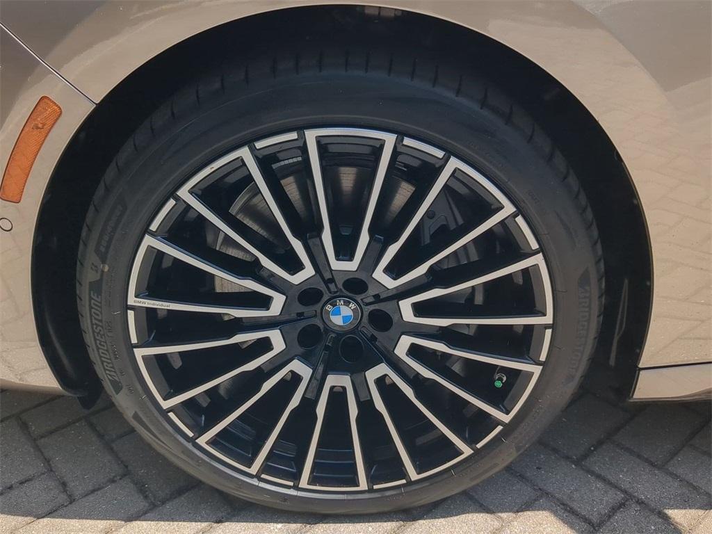 new 2025 BMW 760 car, priced at $132,280