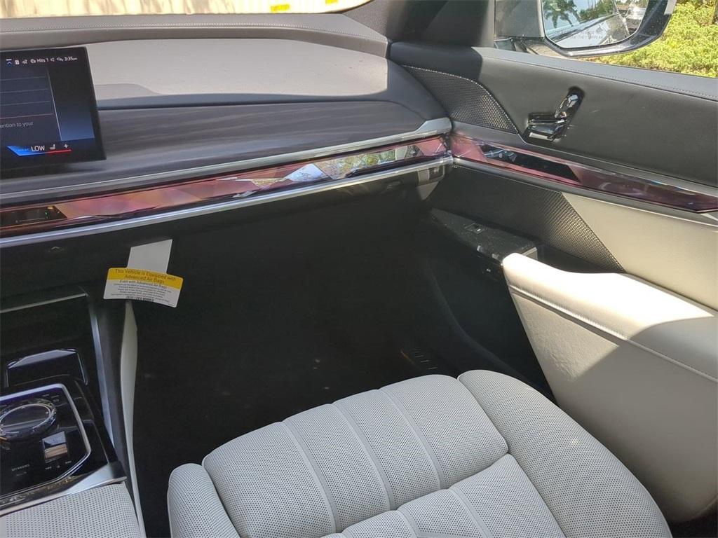 new 2025 BMW 760 car, priced at $132,280