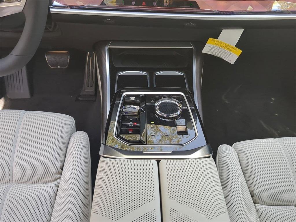 new 2025 BMW 760 car, priced at $132,280
