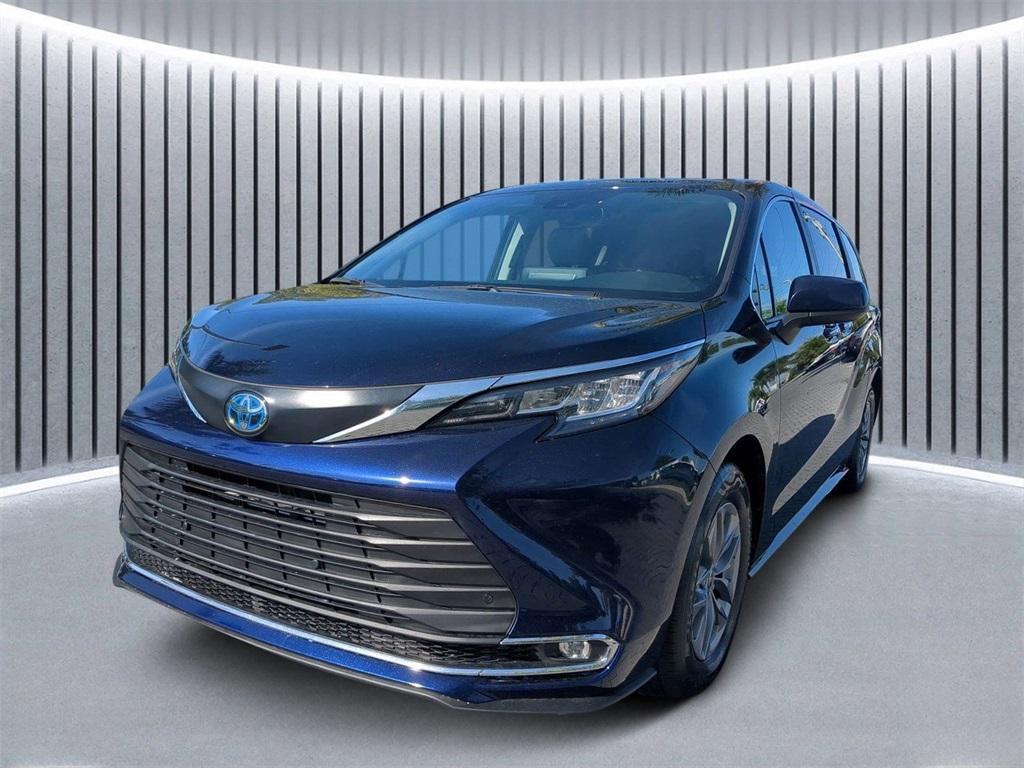 used 2023 Toyota Sienna car, priced at $39,488
