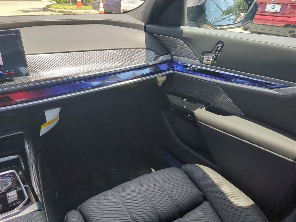 new 2025 BMW 760 car, priced at $130,815