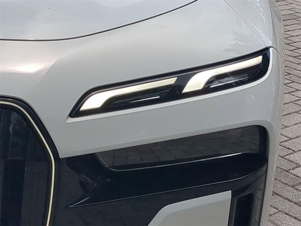 new 2025 BMW 760 car, priced at $129,735
