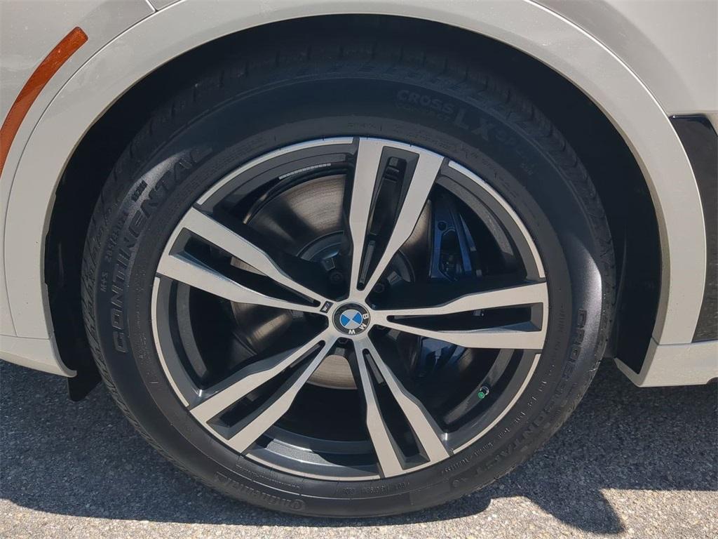 new 2026 BMW X7 car, priced at $121,170