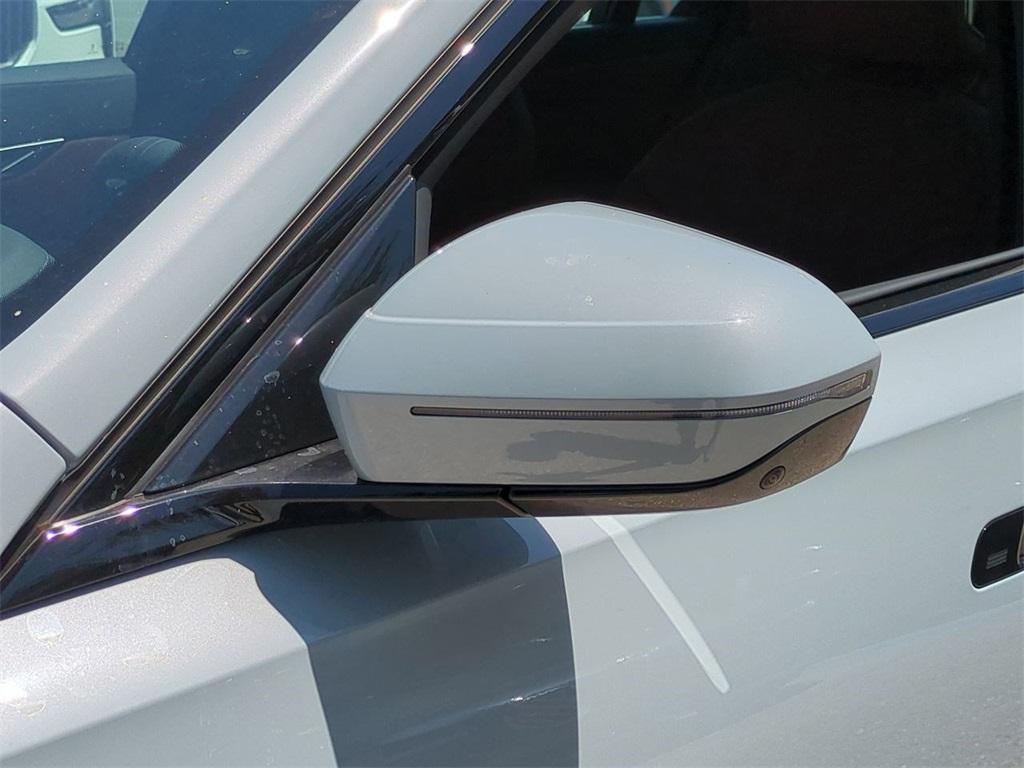 new 2025 BMW 760 car, priced at $132,825