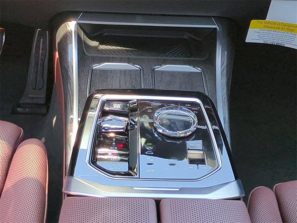 new 2025 BMW 760 car, priced at $132,825
