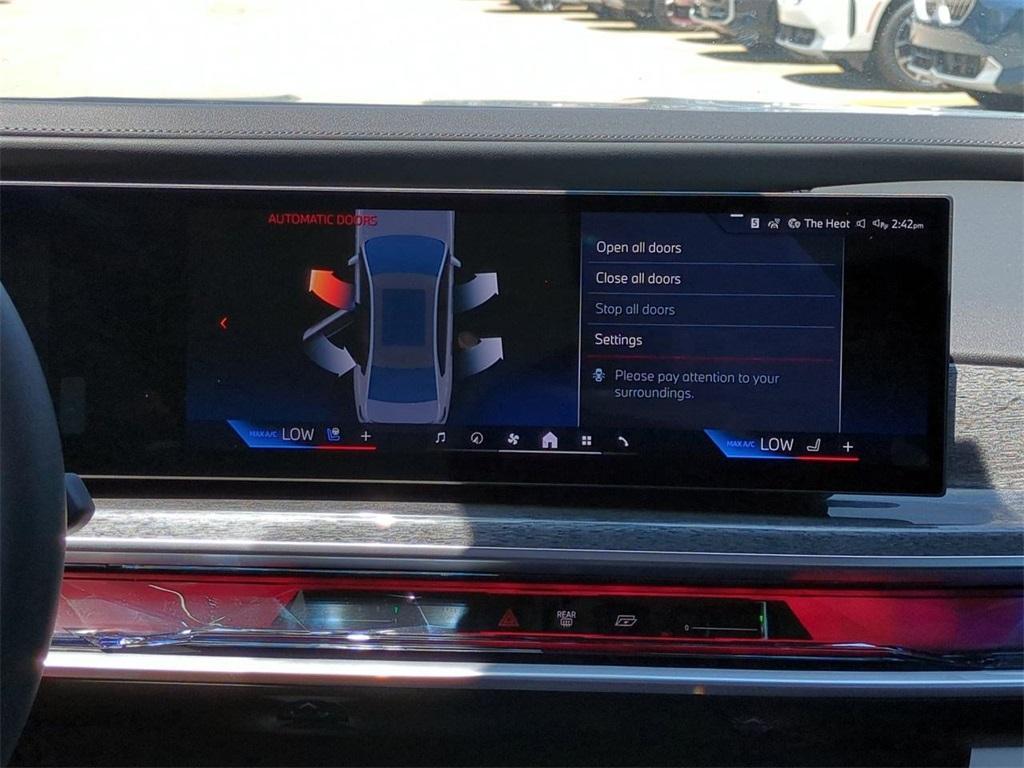 new 2025 BMW 760 car, priced at $132,825