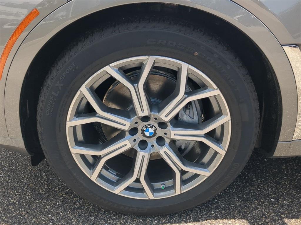 new 2026 BMW X7 car, priced at $93,520