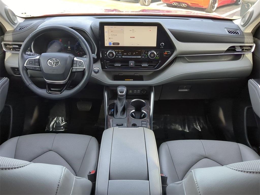 used 2023 Toyota Highlander car, priced at $36,995