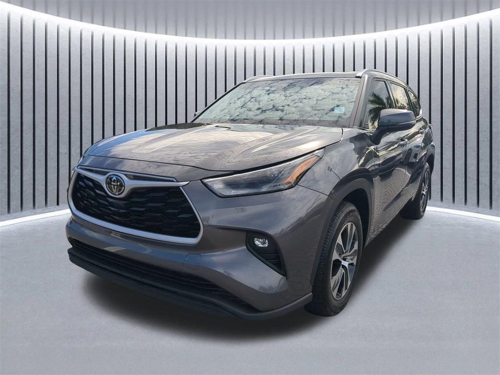 used 2021 Toyota Highlander car, priced at $32,354
