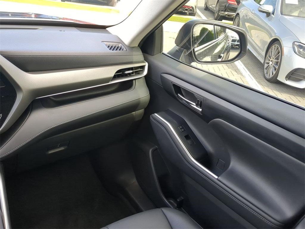 used 2021 Toyota Highlander car, priced at $32,354