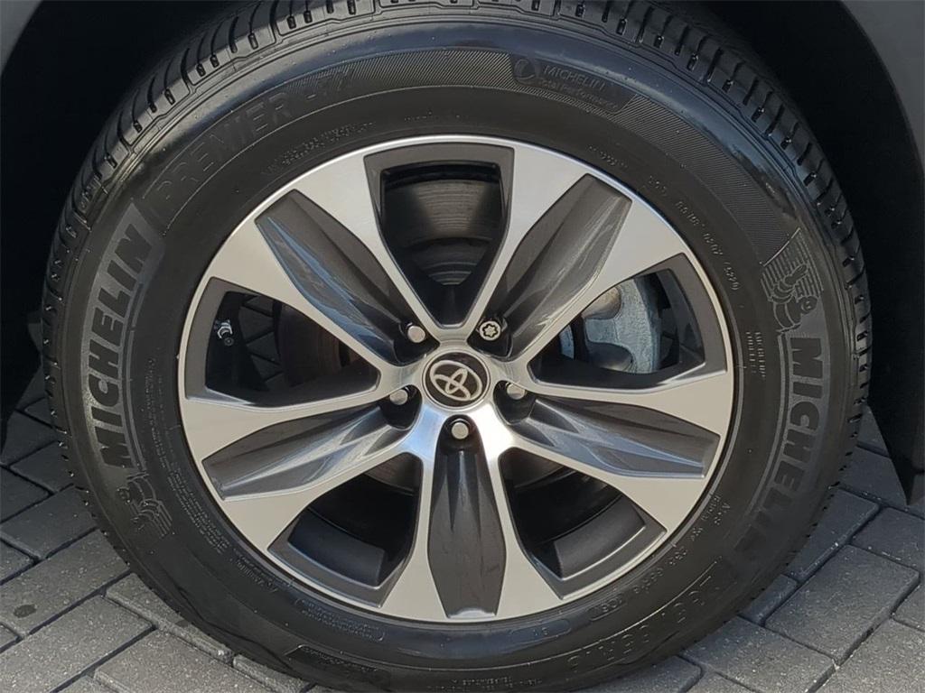 used 2021 Toyota Highlander car, priced at $32,354