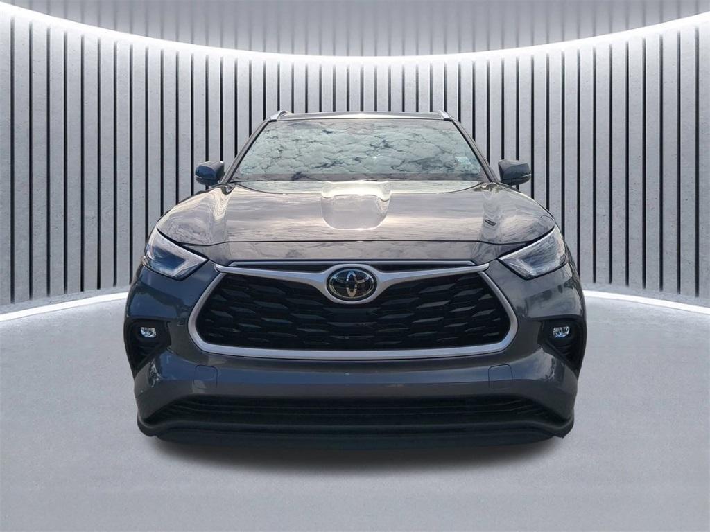 used 2021 Toyota Highlander car, priced at $32,354