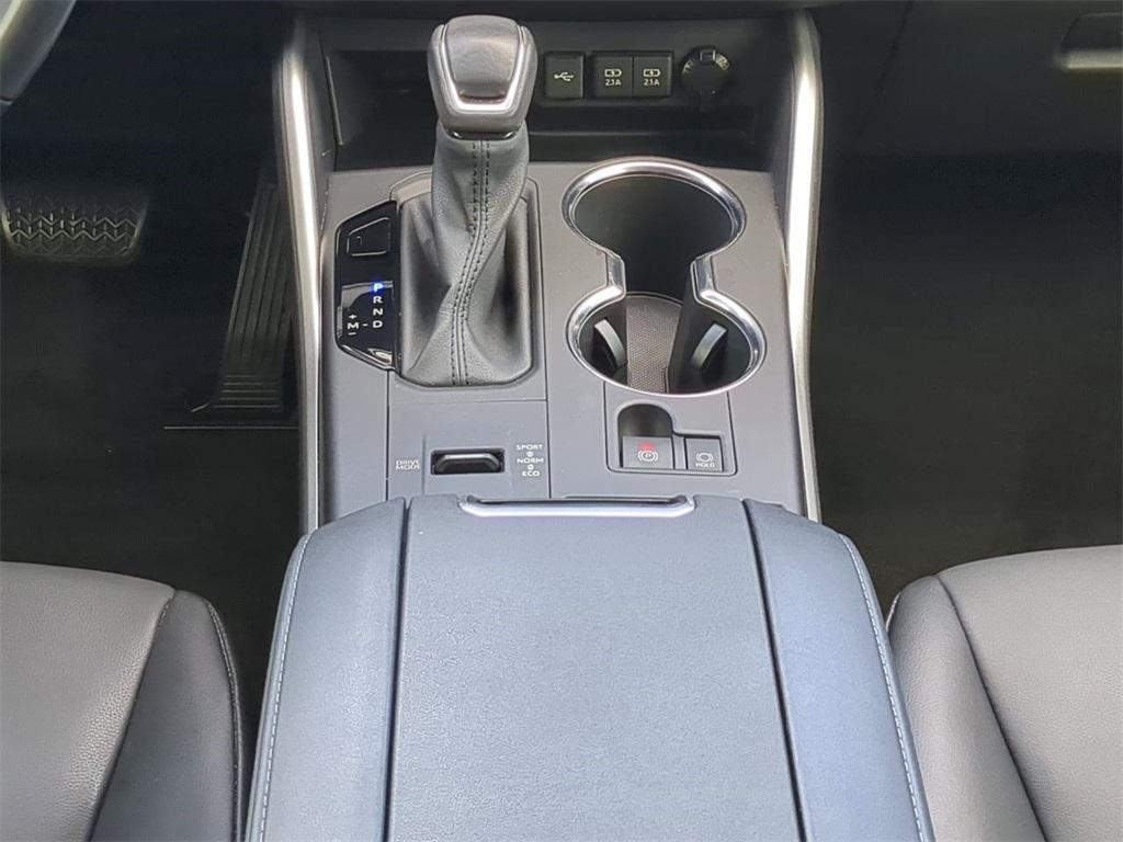 used 2021 Toyota Highlander car, priced at $32,354