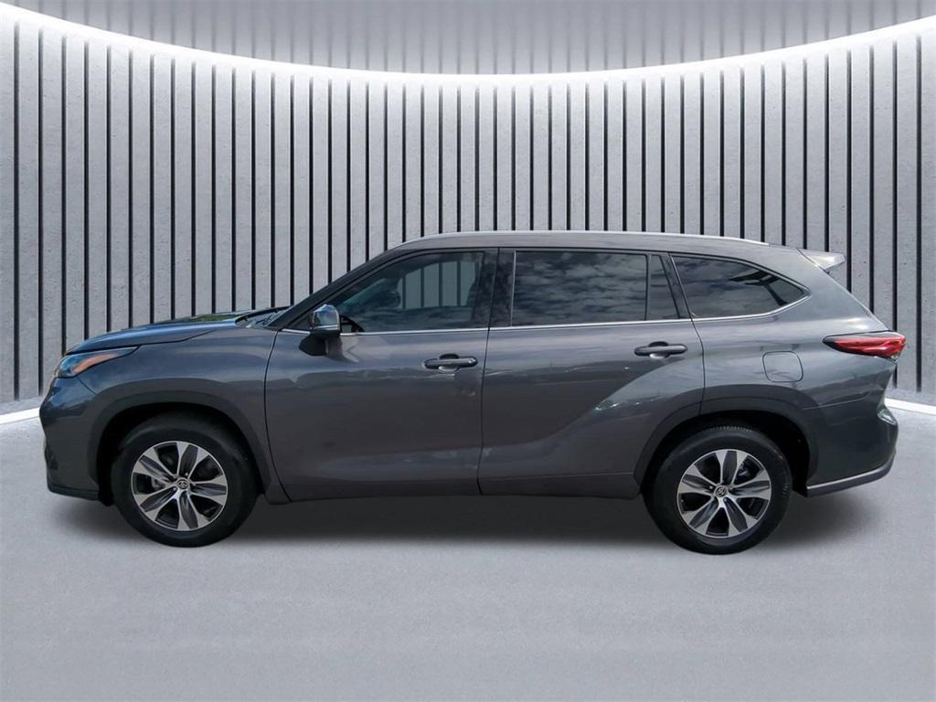 used 2021 Toyota Highlander car, priced at $32,354