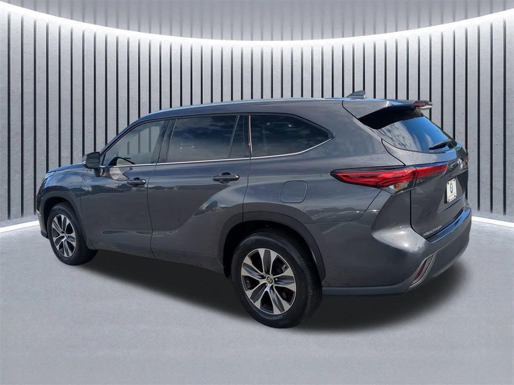 used 2021 Toyota Highlander car, priced at $32,354