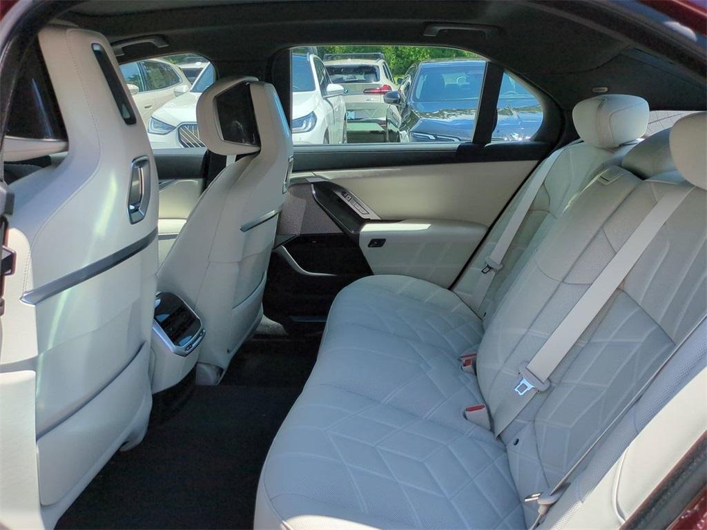 new 2025 BMW 760 car, priced at $129,925