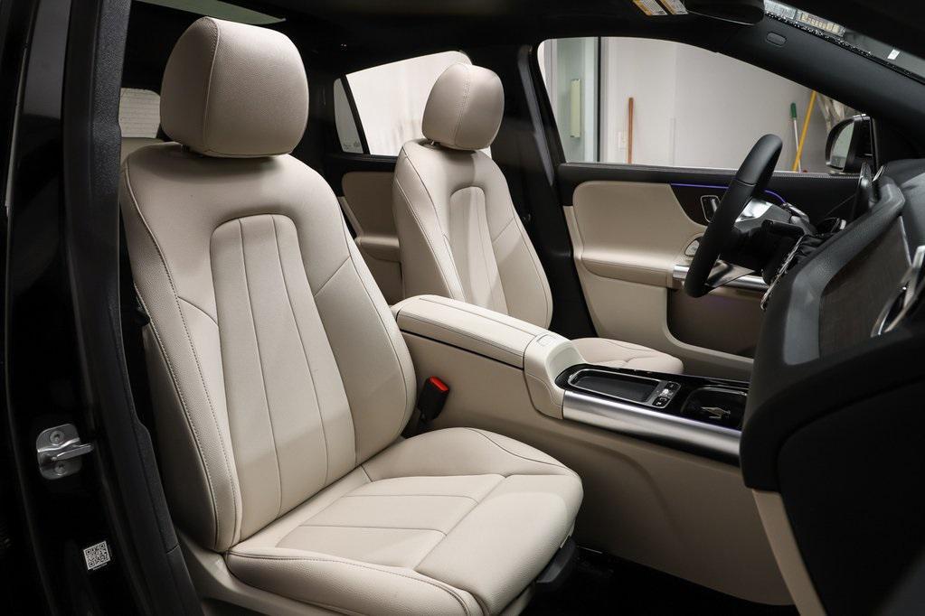 new 2025 Mercedes-Benz GLA 250 car, priced at $45,633