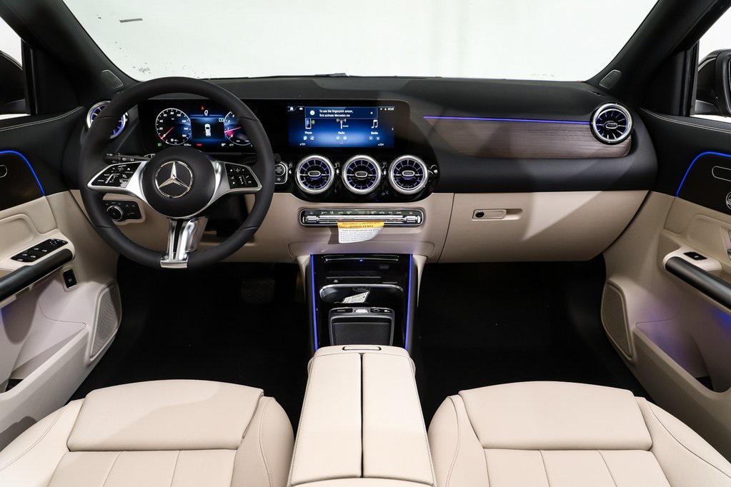 new 2025 Mercedes-Benz GLA 250 car, priced at $45,633
