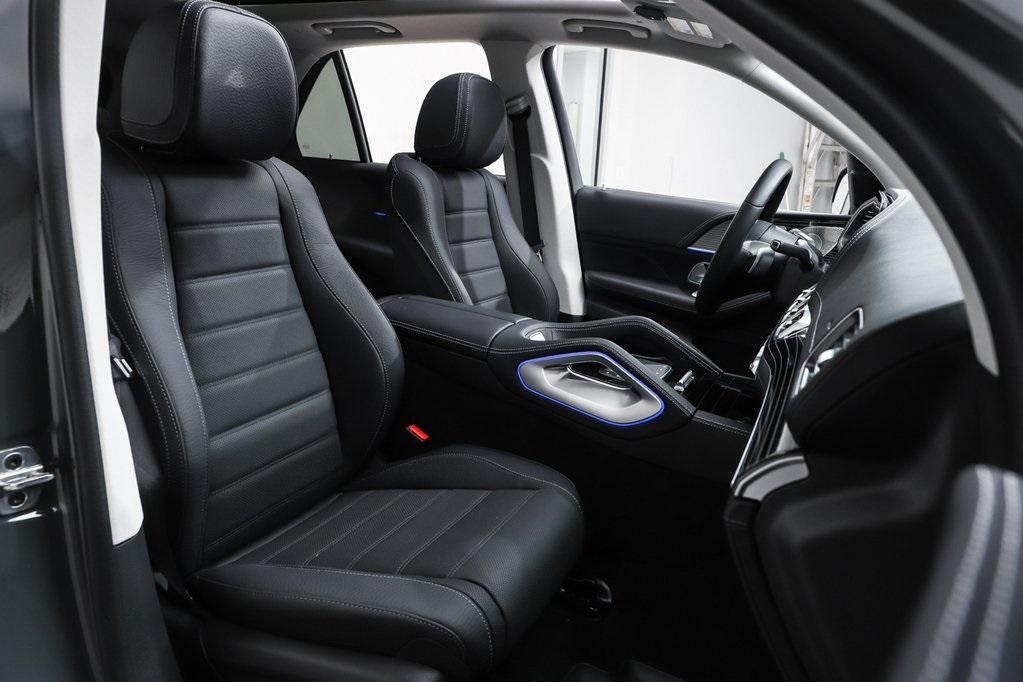 new 2025 Mercedes-Benz GLE 580 car, priced at $98,792