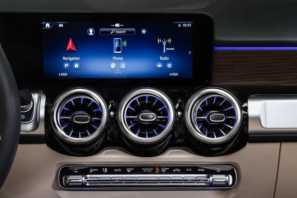 new 2025 Mercedes-Benz GLB 250 car, priced at $49,961