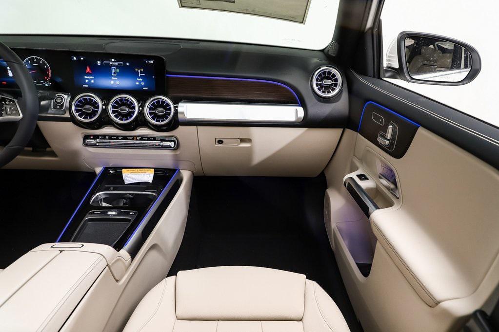 new 2025 Mercedes-Benz GLB 250 car, priced at $49,961