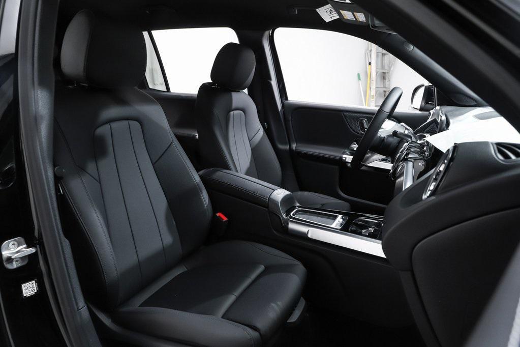 new 2025 Mercedes-Benz GLB 250 car, priced at $44,812