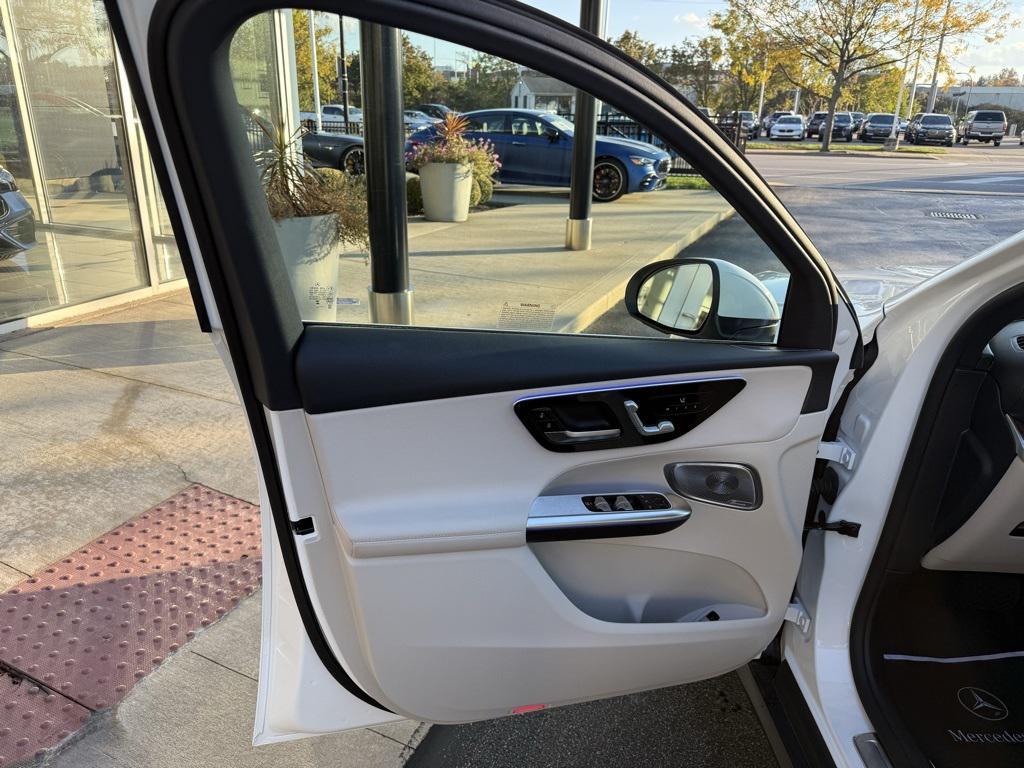 new 2025 Mercedes-Benz GLC 300 car, priced at $54,919