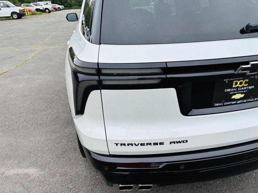 used 2024 Chevrolet Traverse car, priced at $52,796