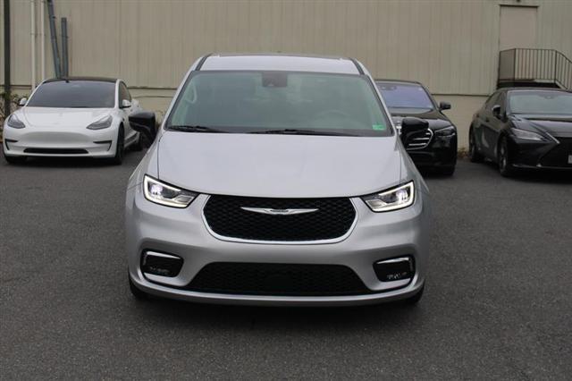 used 2024 Chrysler Pacifica car, priced at $27,999