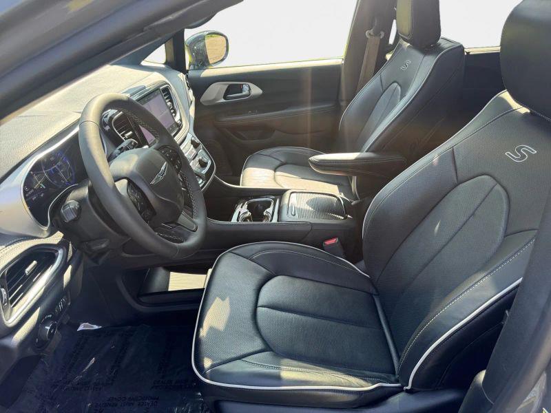 used 2025 Chrysler Pacifica car, priced at $29,999