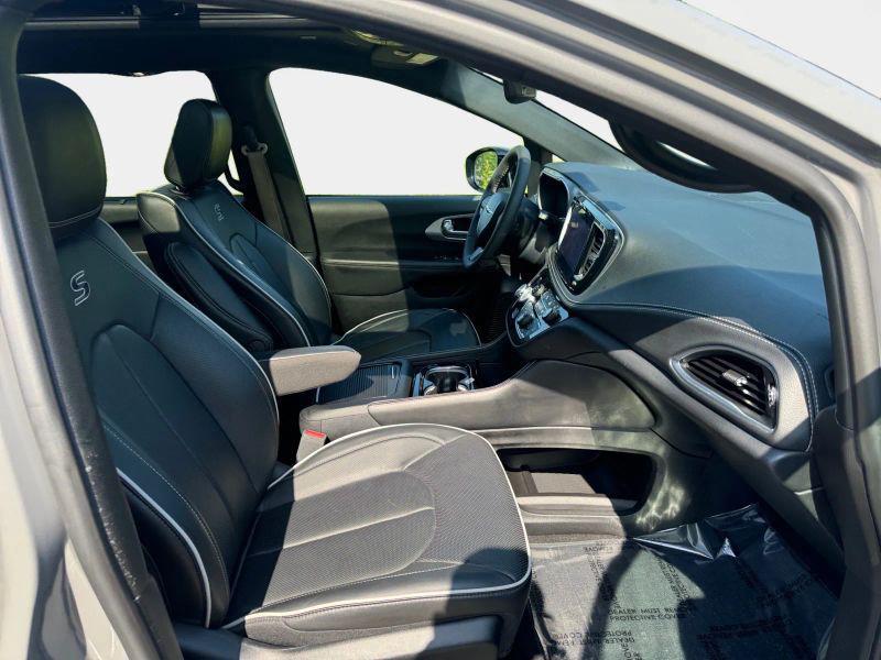 used 2025 Chrysler Pacifica car, priced at $29,999