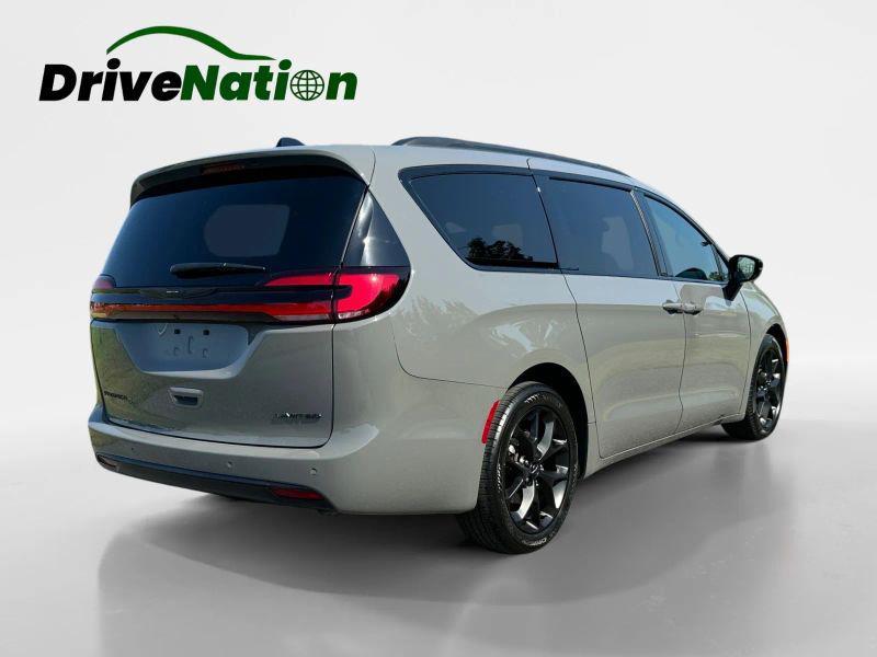 used 2025 Chrysler Pacifica car, priced at $29,999