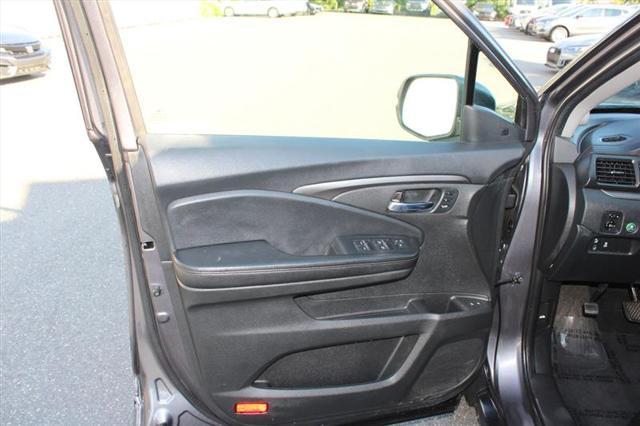 used 2022 Honda Pilot car, priced at $27,977