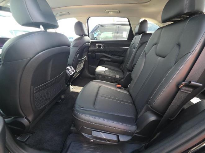 used 2023 Kia Sorento car, priced at $25,999