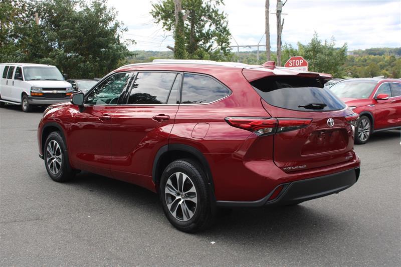 used 2020 Toyota Highlander car, priced at $28,450