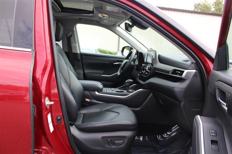 used 2020 Toyota Highlander car, priced at $28,450