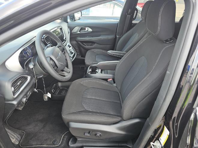 used 2024 Chrysler Pacifica car, priced at $25,999