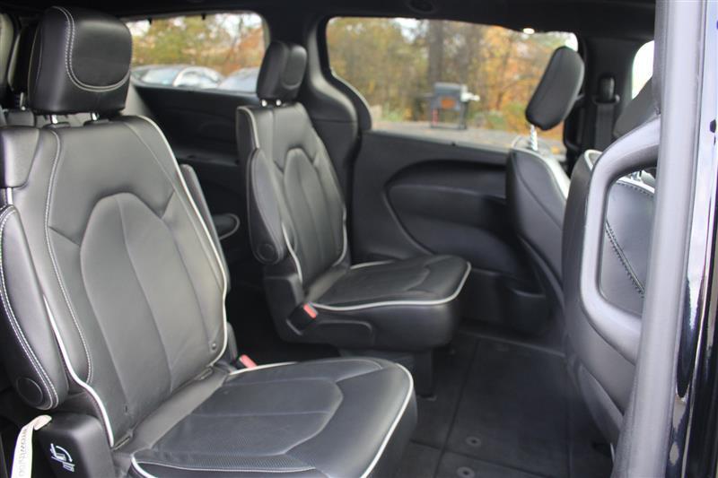 used 2025 Chrysler Pacifica car, priced at $31,999