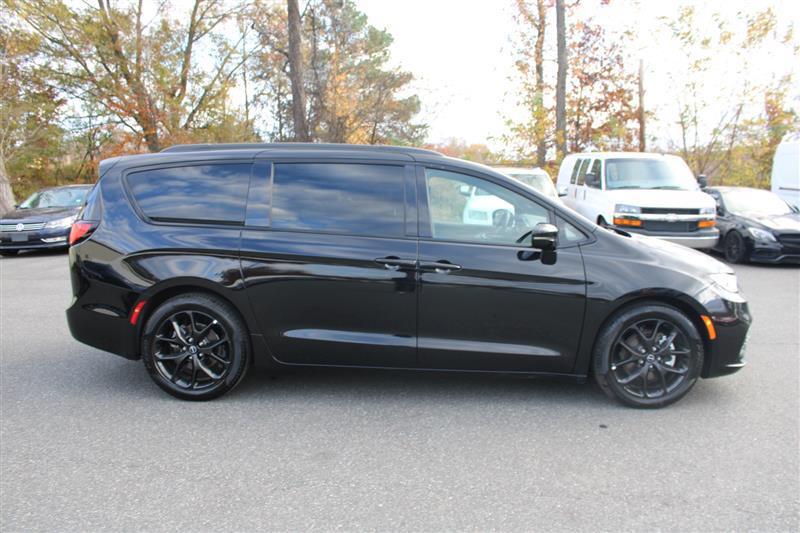 used 2025 Chrysler Pacifica car, priced at $31,999