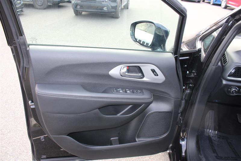 used 2025 Chrysler Pacifica car, priced at $31,999