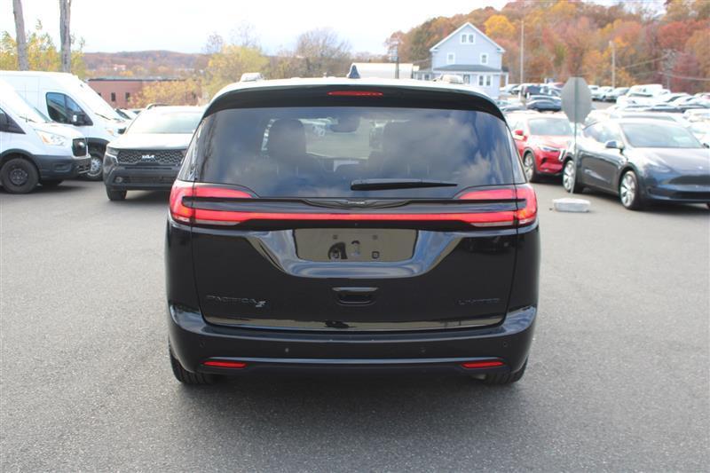 used 2025 Chrysler Pacifica car, priced at $31,999