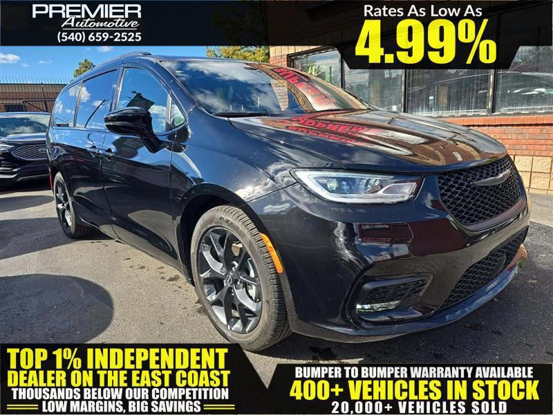 used 2025 Chrysler Pacifica car, priced at $31,999