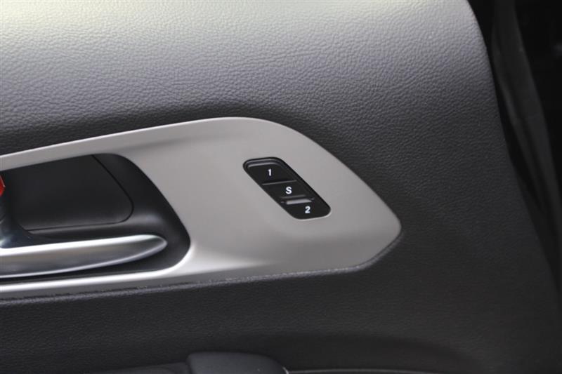 used 2025 Chrysler Pacifica car, priced at $31,999