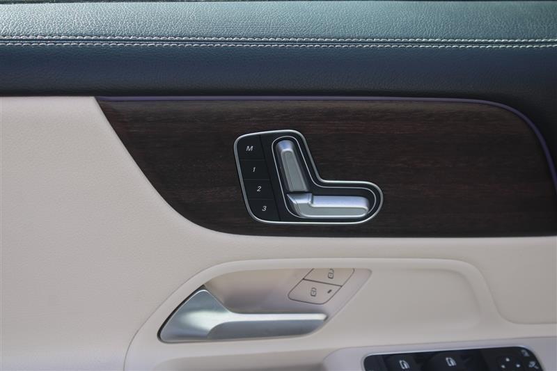 used 2021 Mercedes-Benz GLB 250 car, priced at $18,999