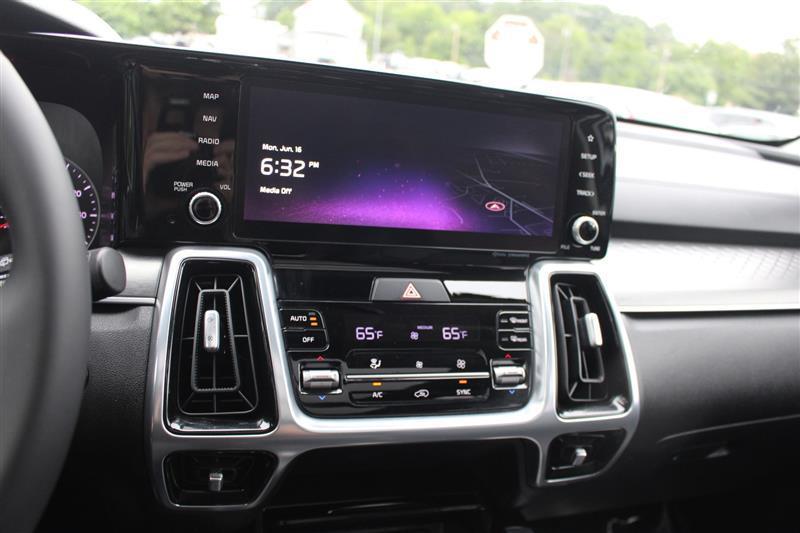 used 2022 Kia Sorento car, priced at $25,999