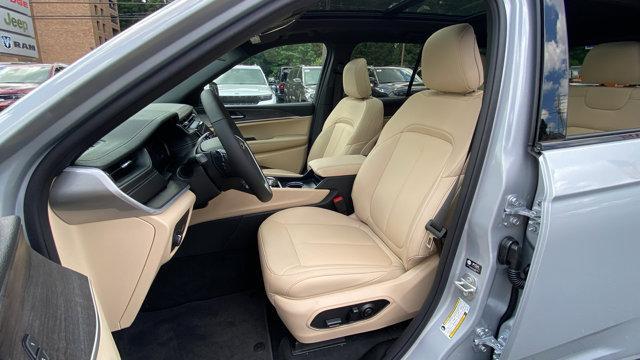 new 2025 Jeep Grand Cherokee car, priced at $46,396